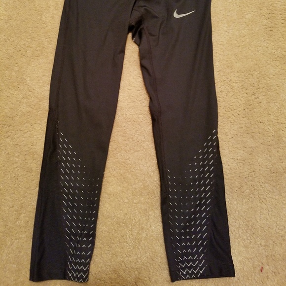 🖤Nike Dri Fit Capris - Picture 5 of 6